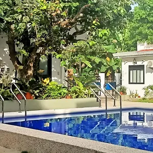 Alona Whitehouses Resort